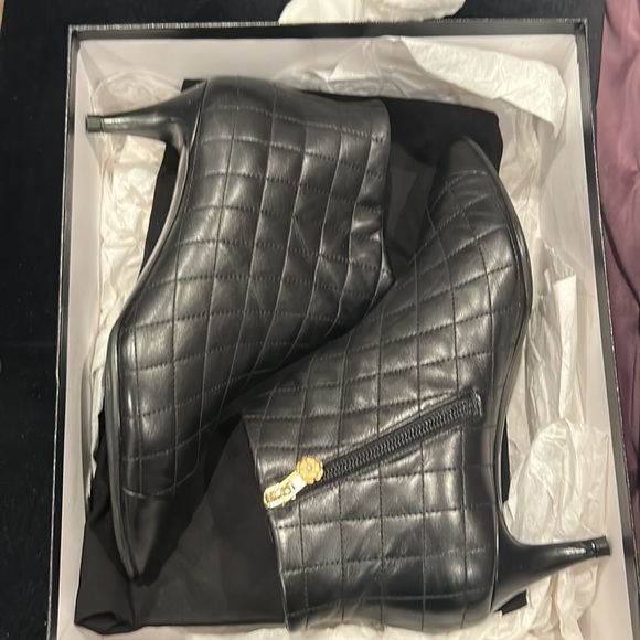 PERFECT CHRISTMAS GIFT. CHANEL BOOTS - Picture 5 of 6